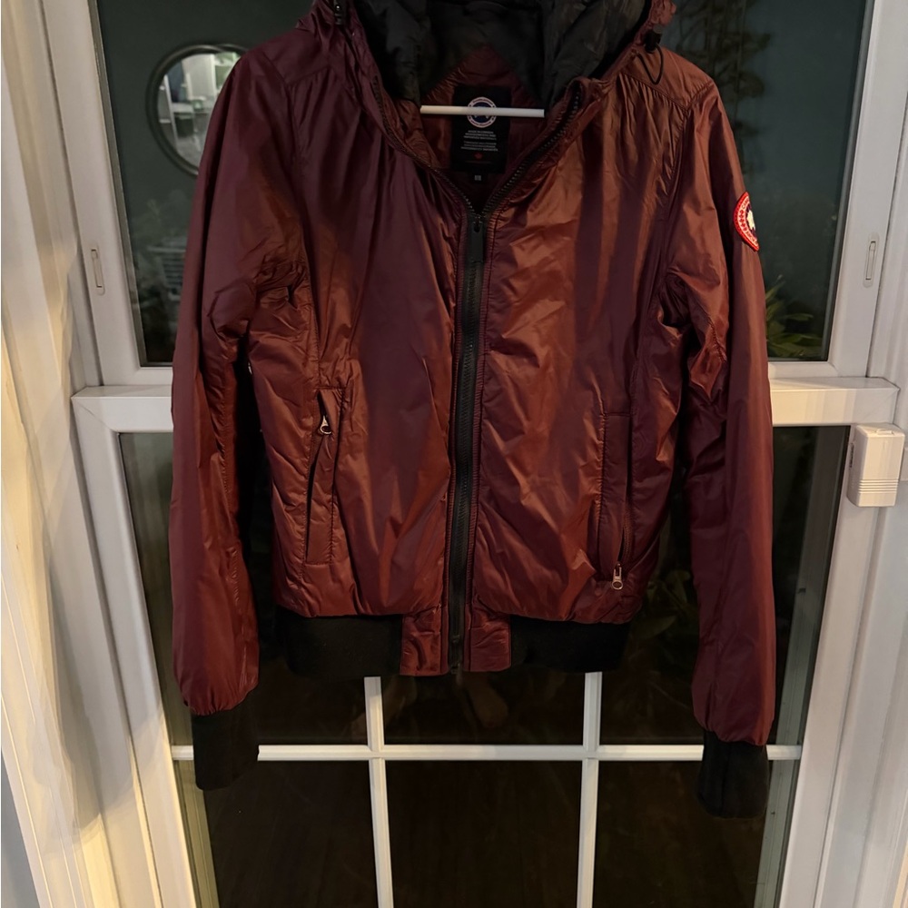 Canada Goose Cabri Hooded Packable Down Bomber Jacket in Burgundy